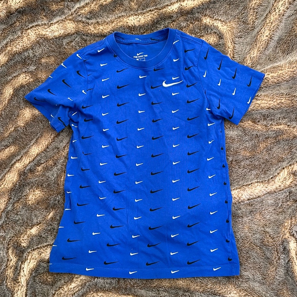 Nike logo graphic tee shirt